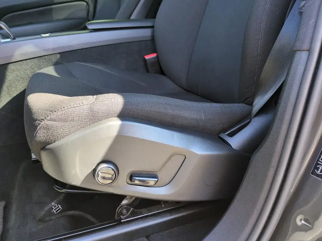 Volvo XC60 B4 AUT Momentum Pro - Thumbnail 9