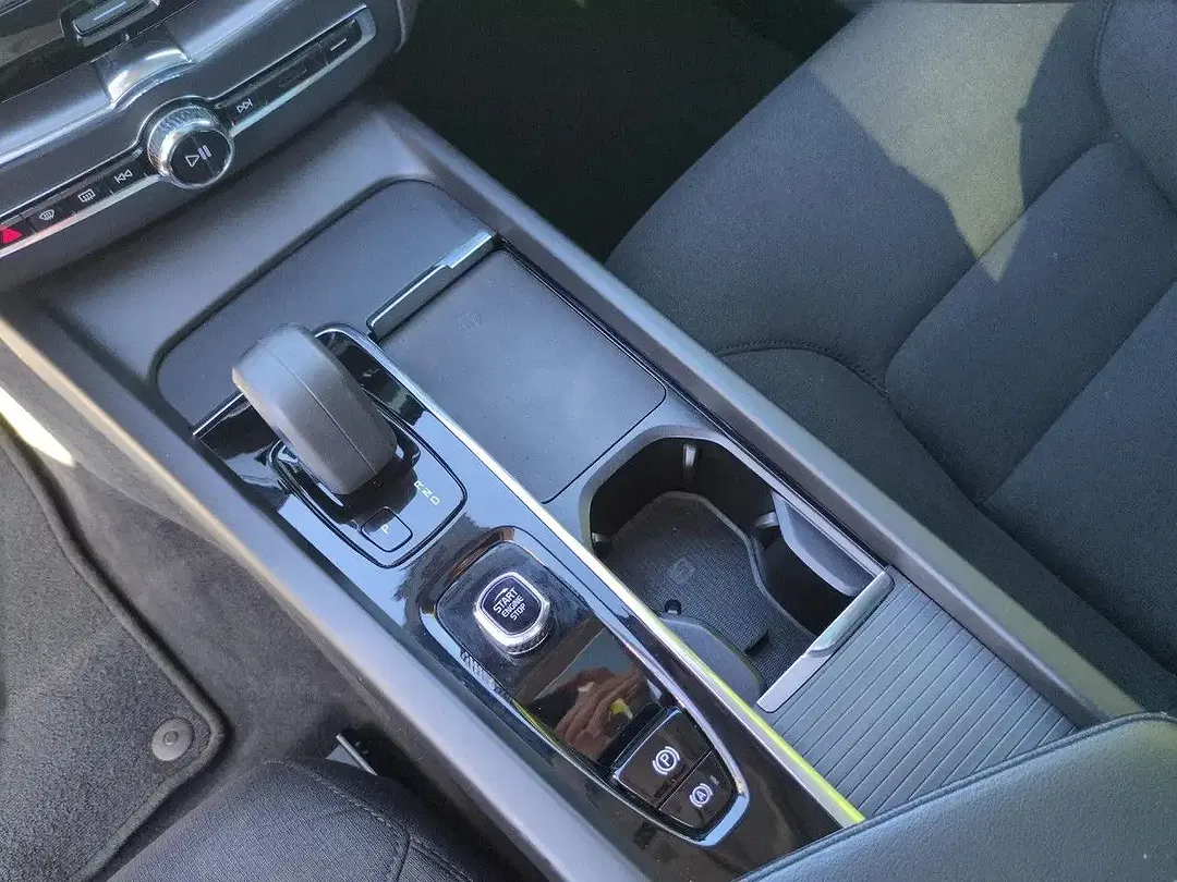 Volvo XC60 B4 AUT Momentum Pro - Thumbnail 10