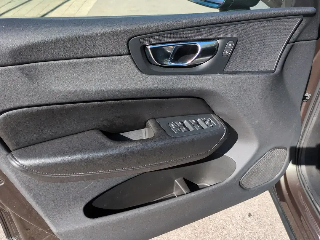 Volvo XC60 B4 AUT Momentum Pro - Thumbnail 5