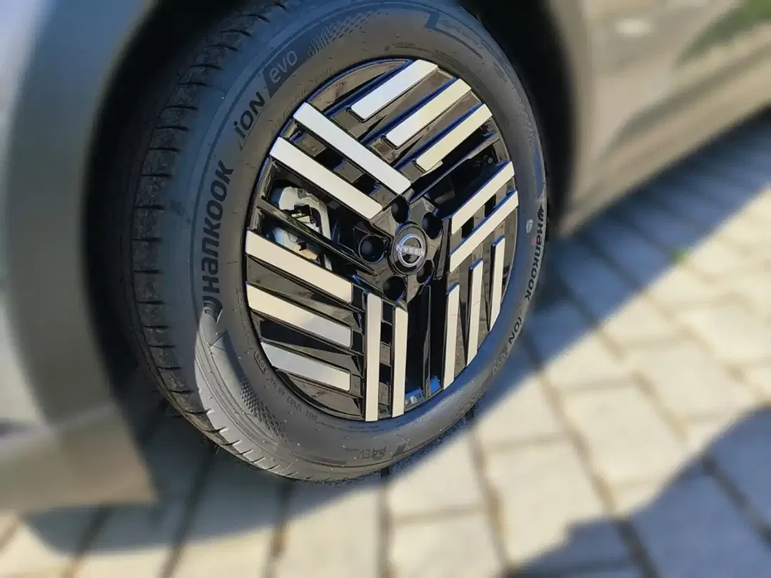 Nissan Leaf - Thumbnail 10