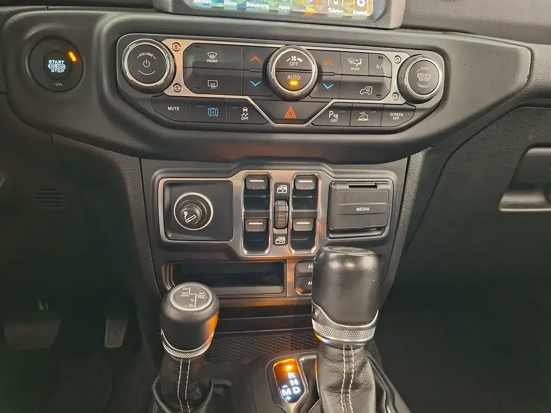 Jeep Wrangler PHEV Hybrid 4xe Unlimited Sahara - Thumbnail 22