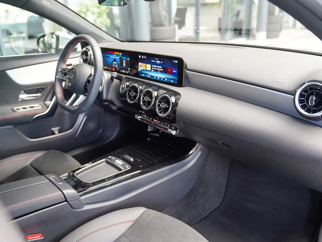 Mercedes-Benz A 250 AMG Line - Thumbnail 10