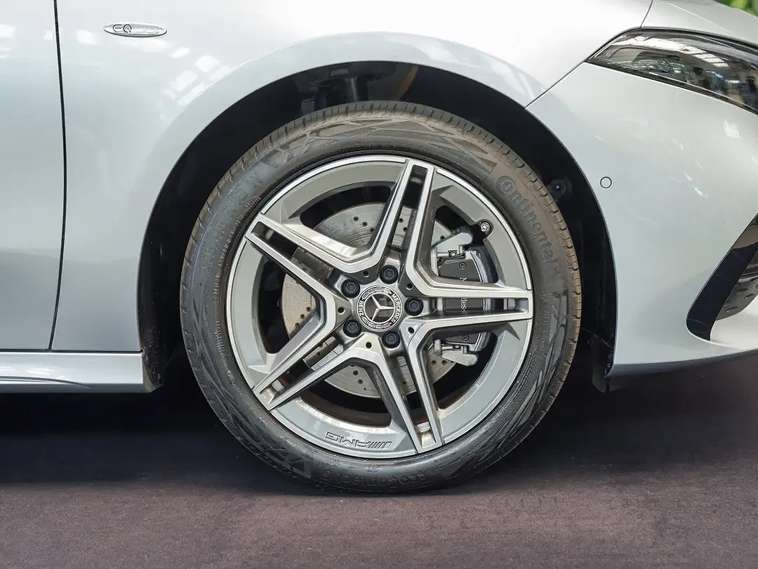 Mercedes-Benz A 250 AMG Line - Thumbnail 2