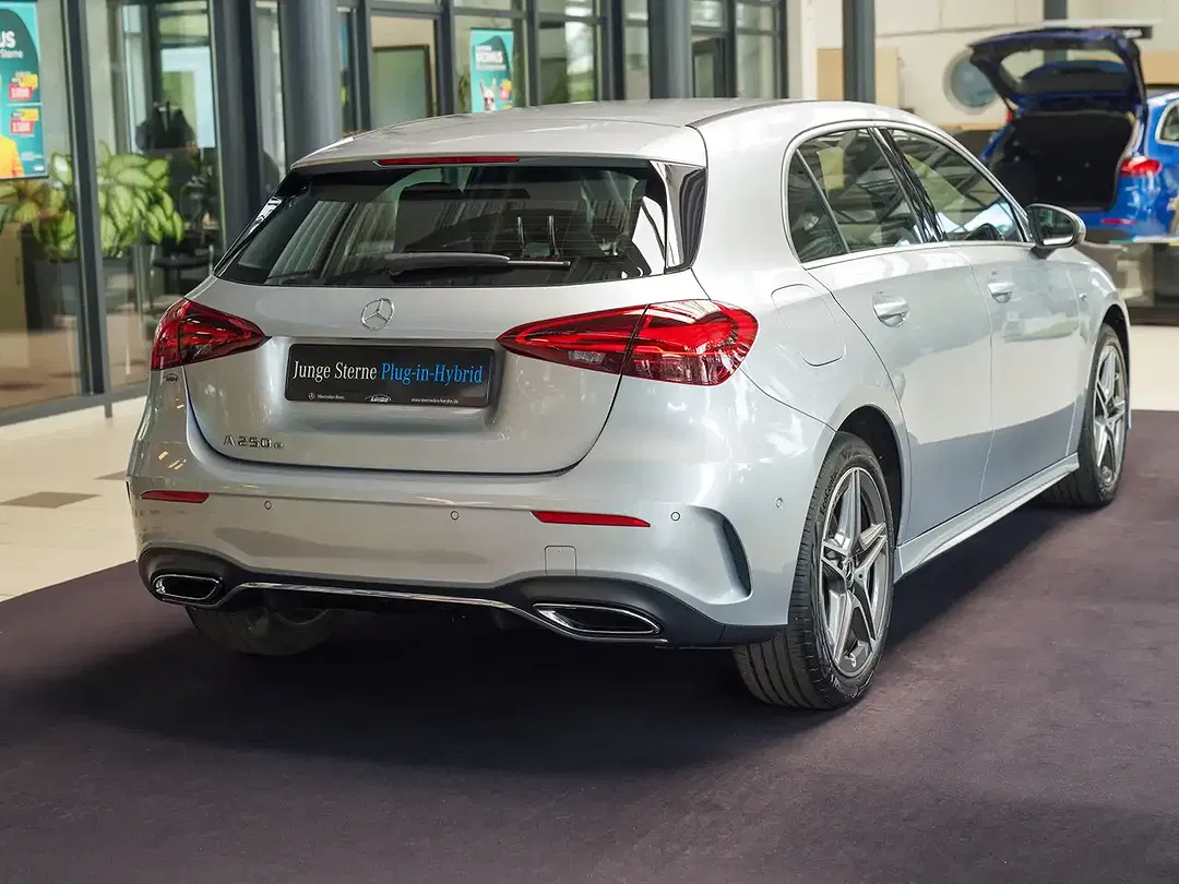 Mercedes-Benz A 250 AMG Line - Thumbnail 3