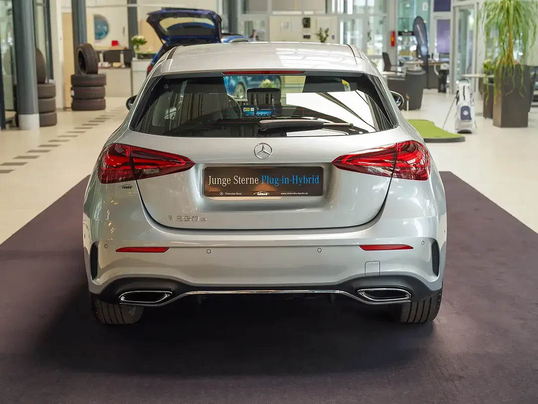 Mercedes-Benz A 250 AMG Line - Thumbnail 4