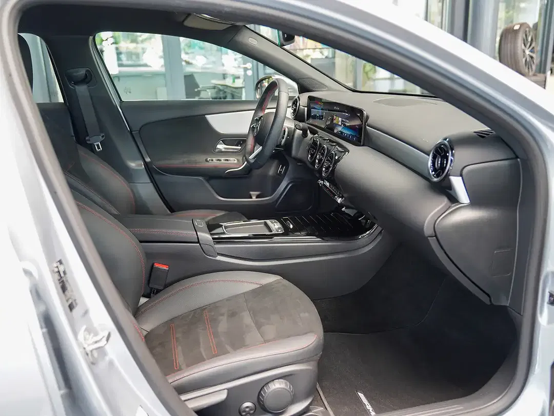 Mercedes-Benz A 250 AMG Line - Thumbnail 9