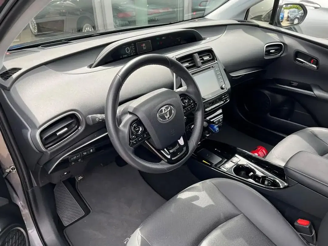Toyota Prius Lounge - Thumbnail 7