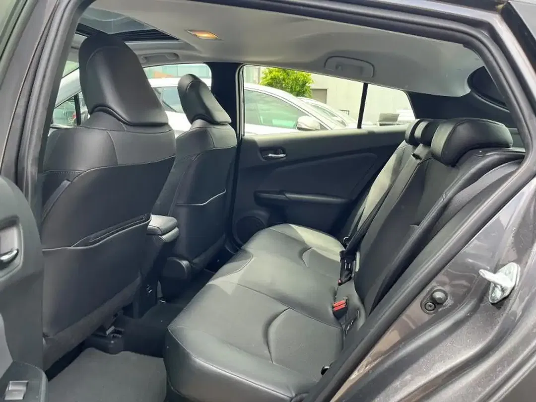 Toyota Prius Lounge - Thumbnail 9