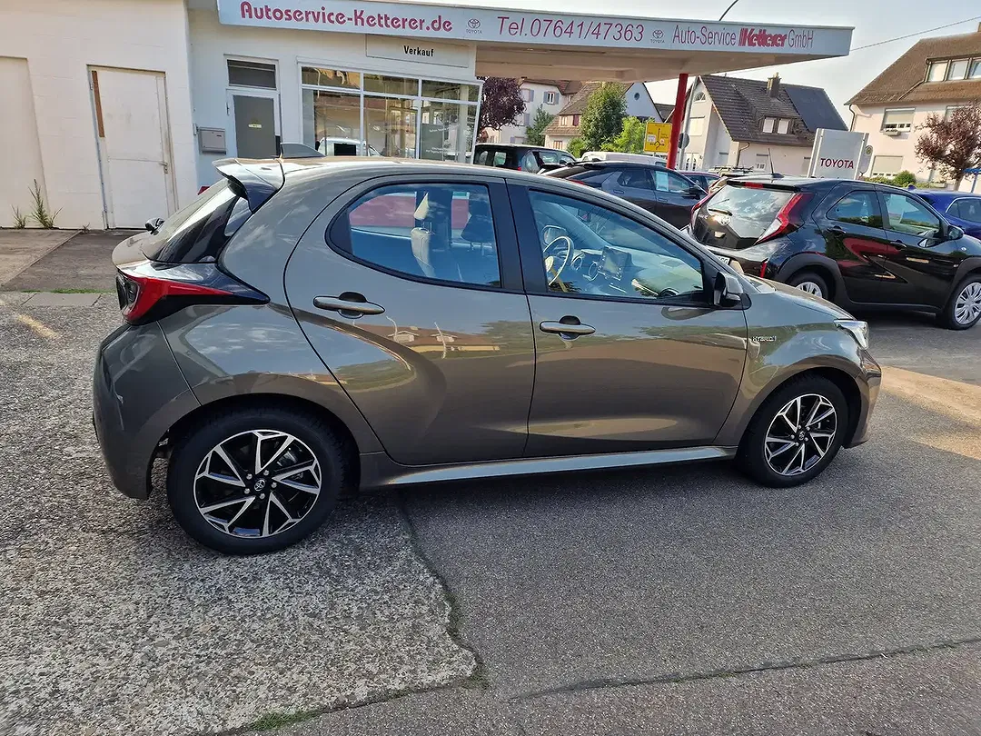 Toyota Yaris Hybrid Team Deutschland - Thumbnail 7