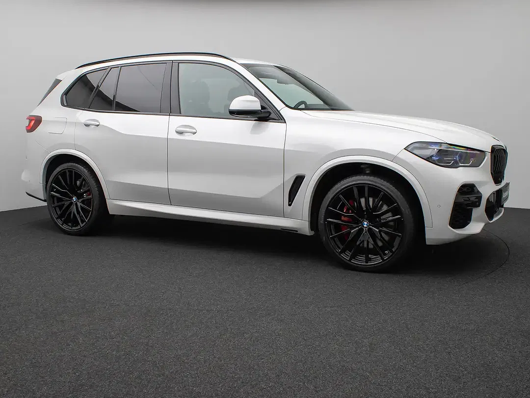 BMW X5 M - Thumbnail 3