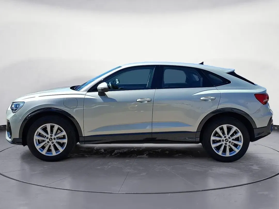 Audi Q3 45 TFSI e - Thumbnail 2