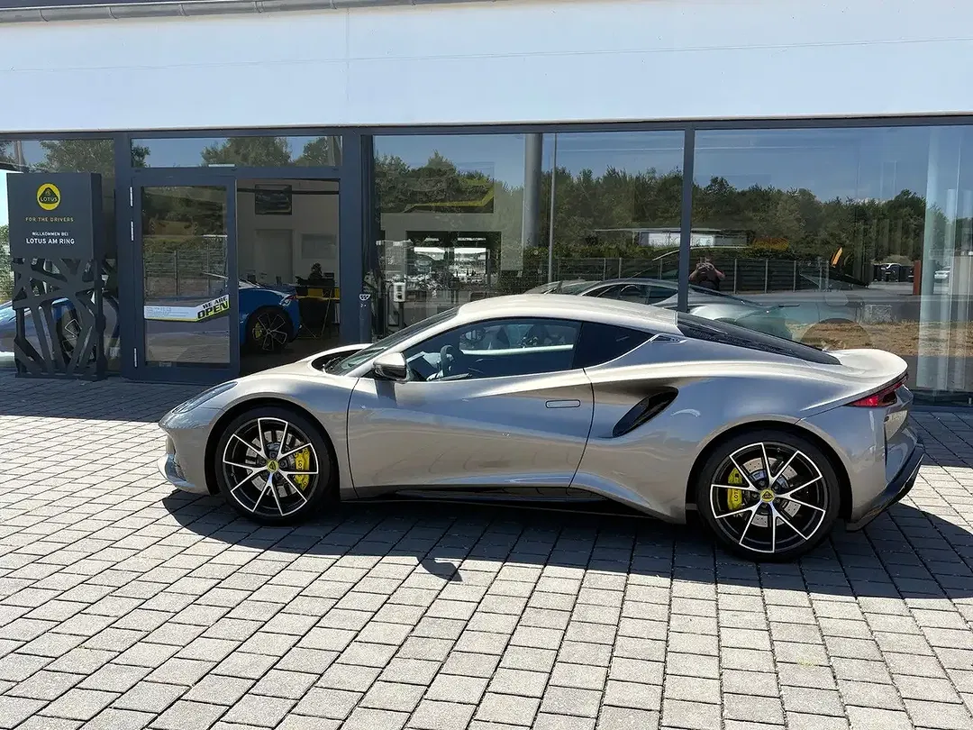 Lotus Emira V6 First Edition - Thumbnail 4