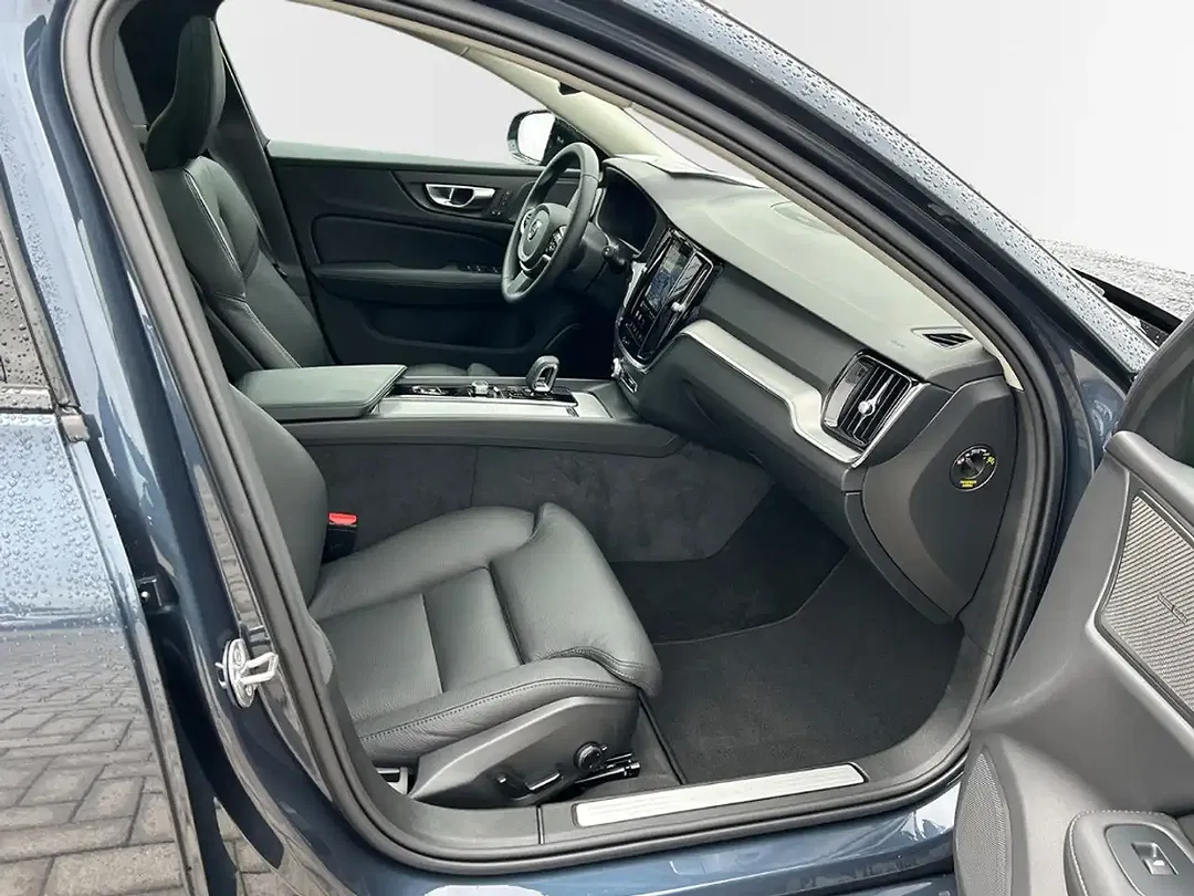 Volvo V60 B4 Plus Dark - Thumbnail 3
