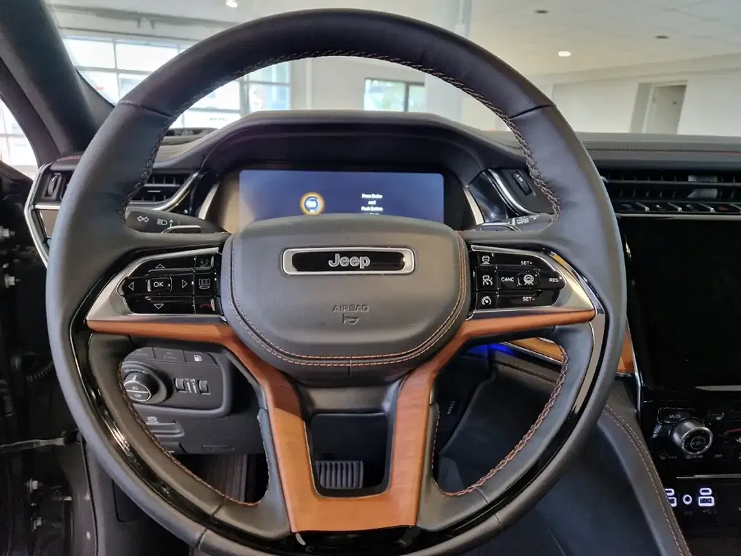 Jeep Grand Cherokee 4x4 Summit Reserve - Thumbnail 14