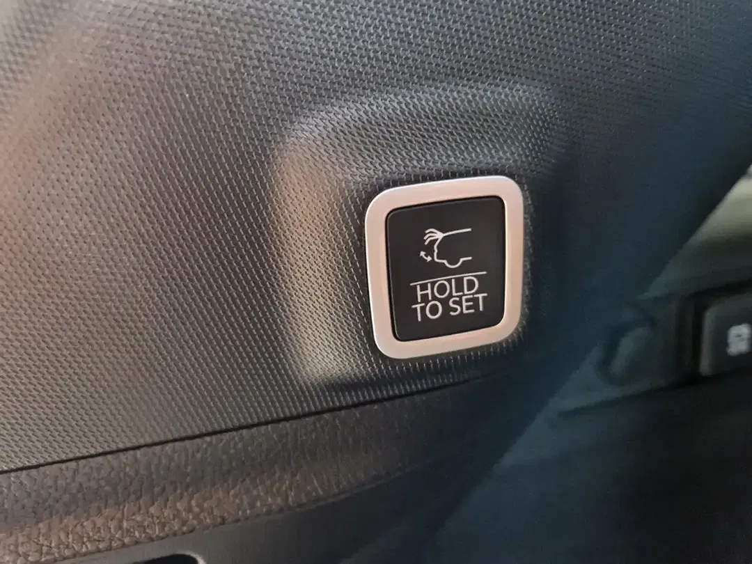 Jeep Grand Cherokee 4x4 Summit Reserve - Thumbnail 8