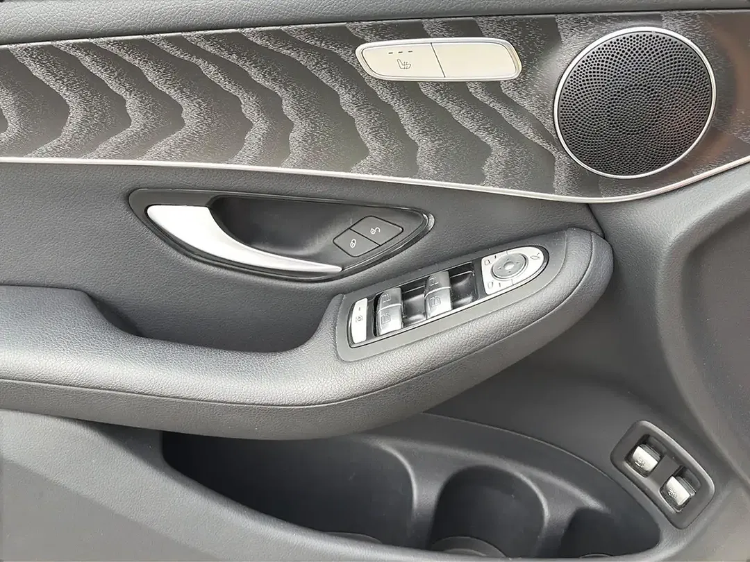 Mercedes-Benz GLC 300 - Thumbnail 28