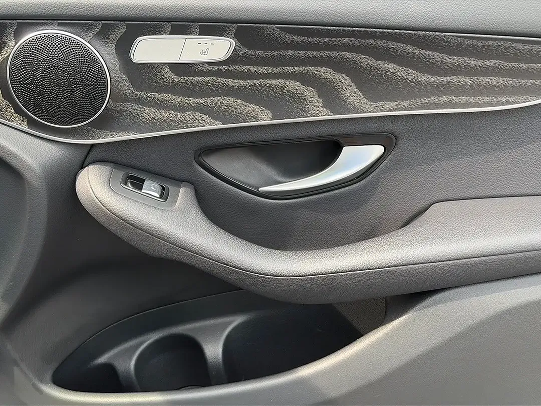 Mercedes-Benz GLC 300 - Thumbnail 29