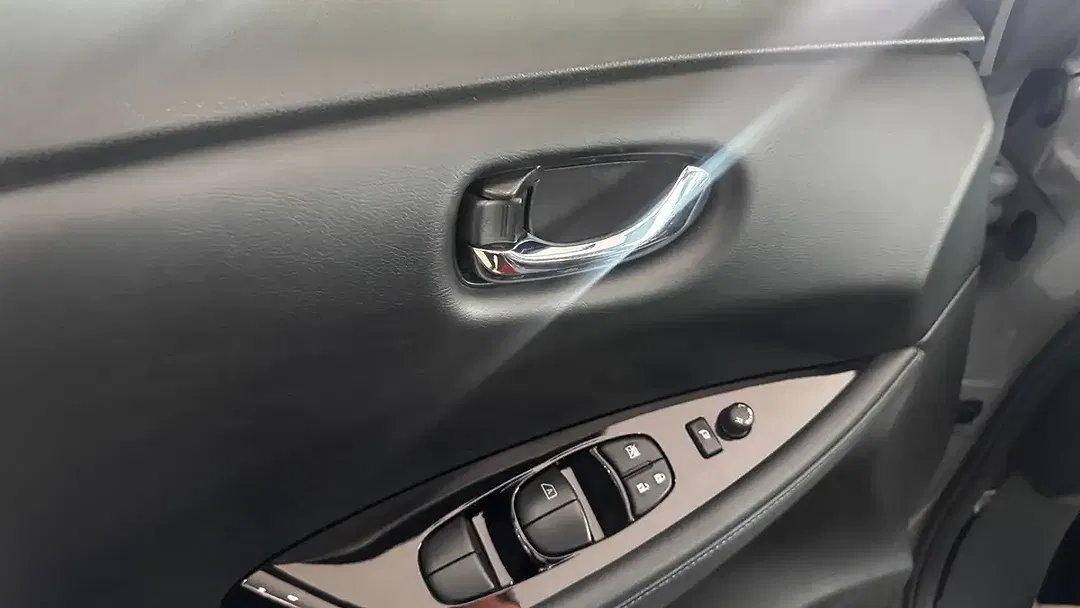 Nissan Leaf Tekna - Thumbnail 10