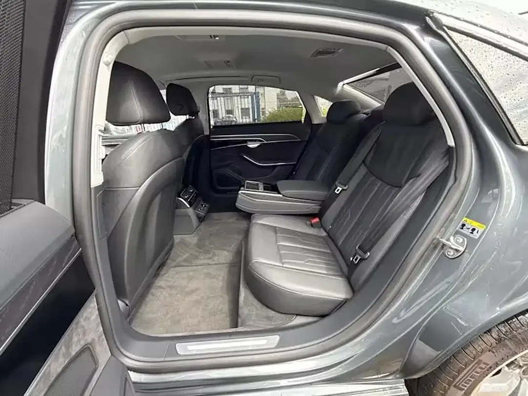 Audi A8 - foto 8