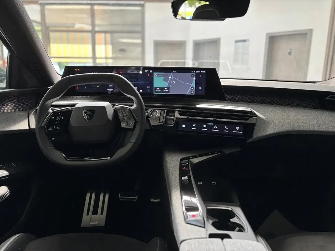 Peugeot 3008 Hybrid GT - Thumbnail 13