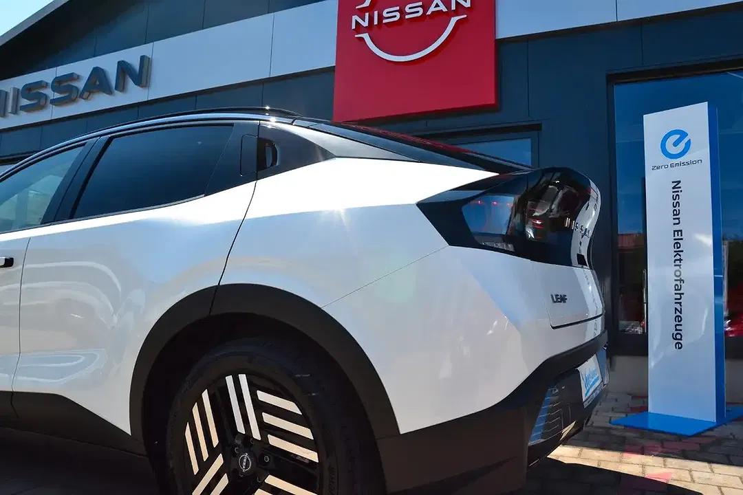 Nissan Leaf - Thumbnail 10