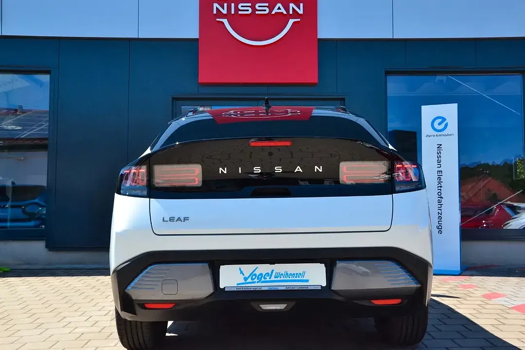 Nissan Leaf - Thumbnail 13