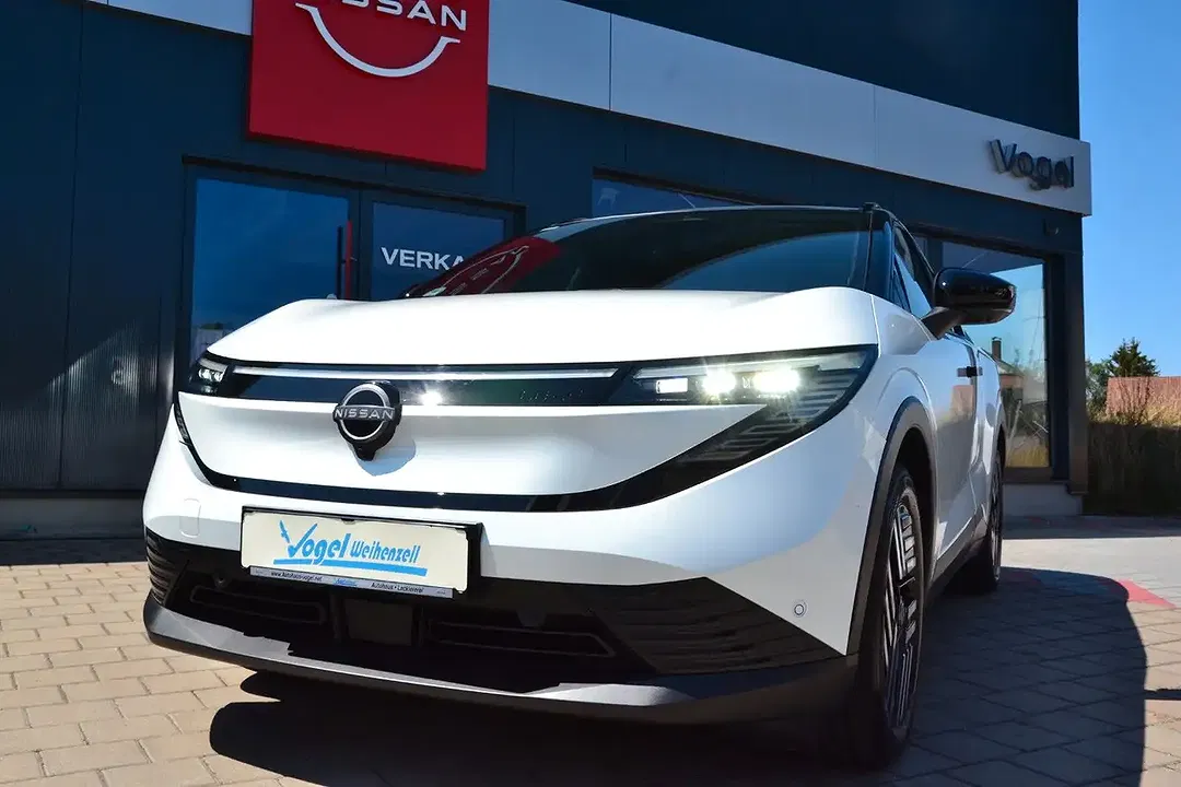 Nissan Leaf - Thumbnail 3