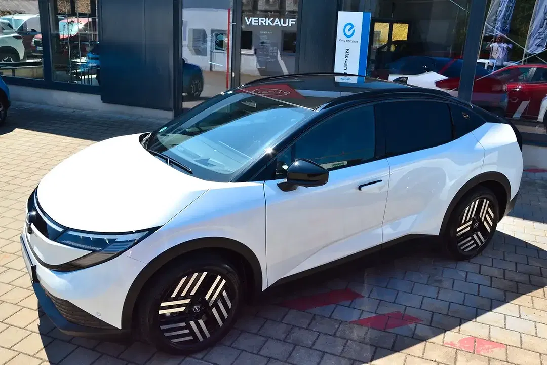 Nissan Leaf - Thumbnail 5