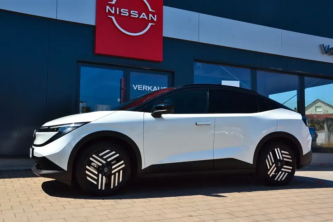 Nissan Leaf - Thumbnail 6