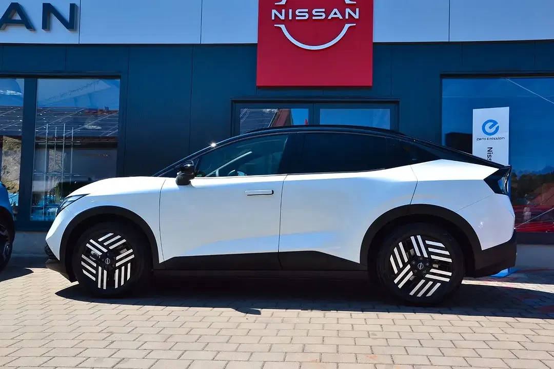 Nissan Leaf - Thumbnail 7