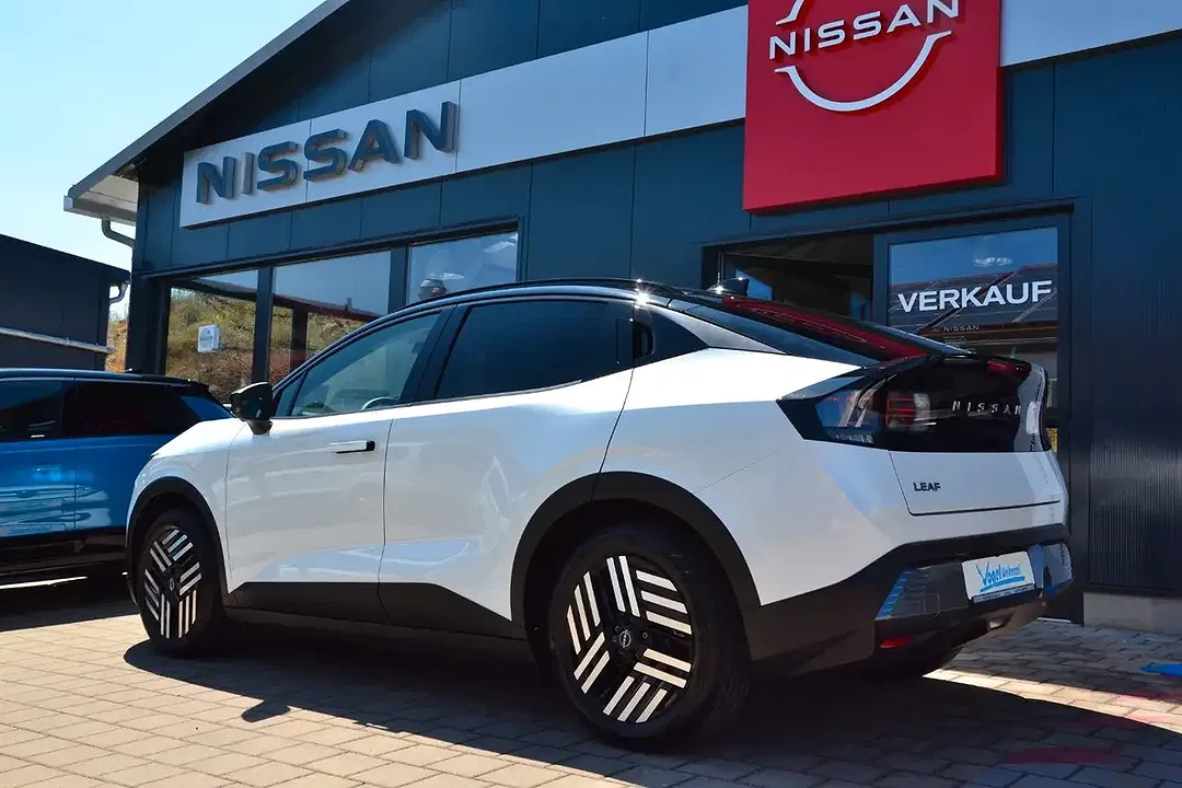 Nissan Leaf - Thumbnail 8