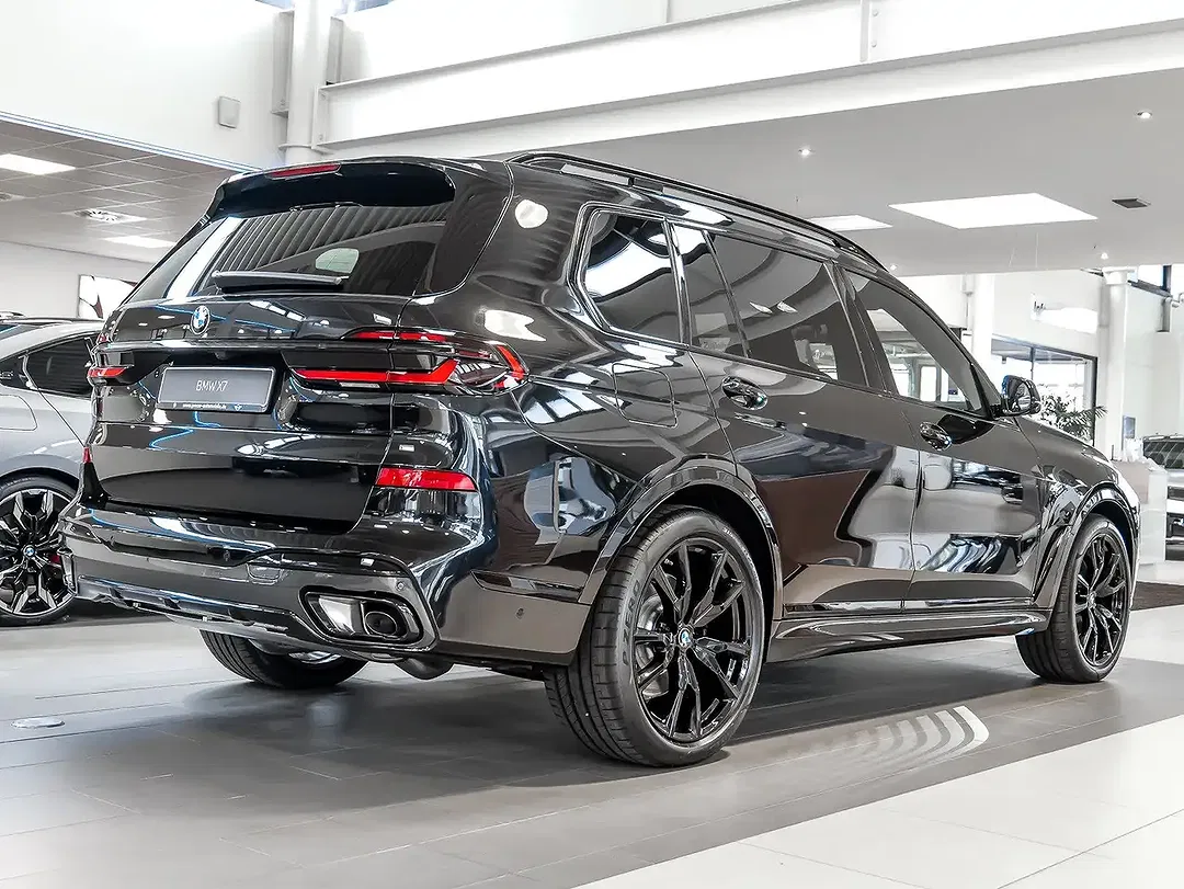 BMW X7 xDrive M Sport Pro - Thumbnail 2