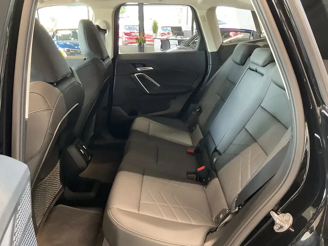 BMW iX1 xLine - Thumbnail 15