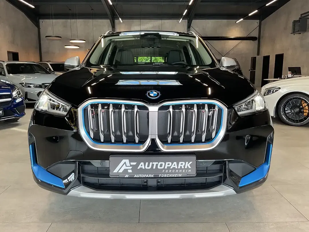 BMW iX1 xLine - Thumbnail 2