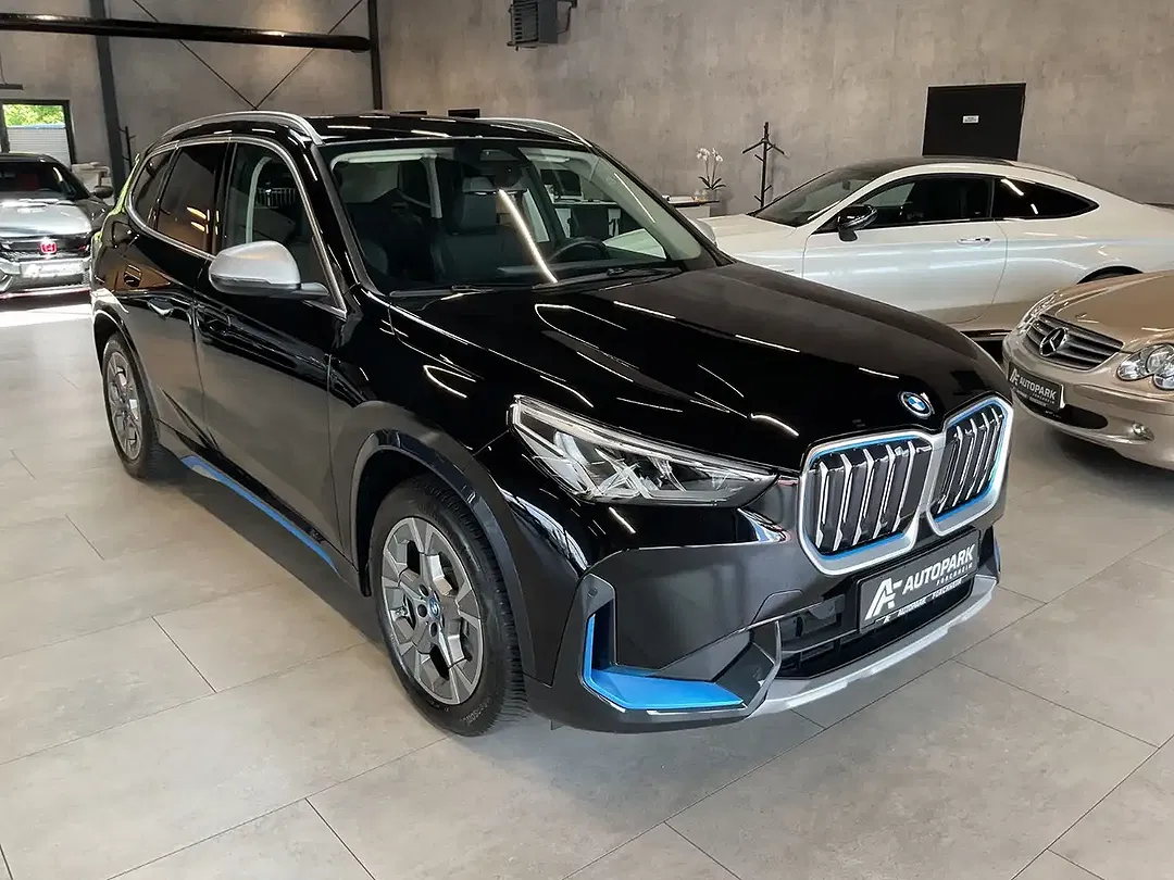 BMW iX1 xLine - Thumbnail 3