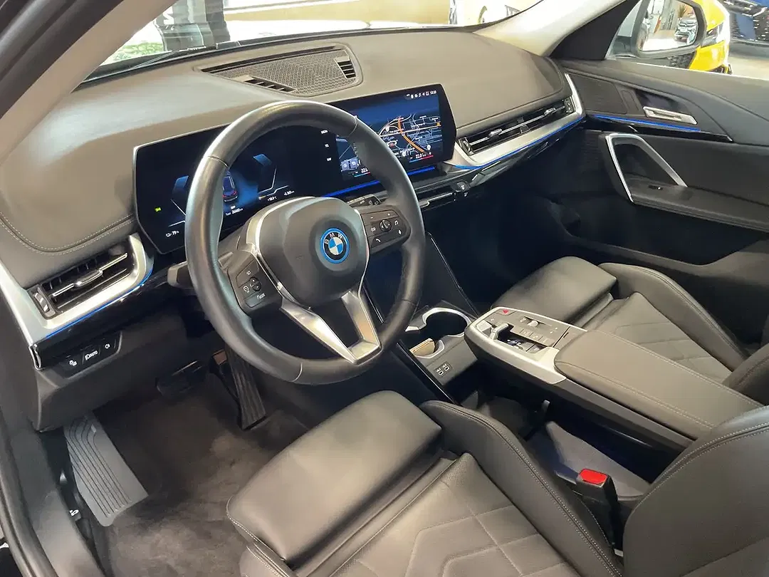 BMW iX1 xLine - Thumbnail 8