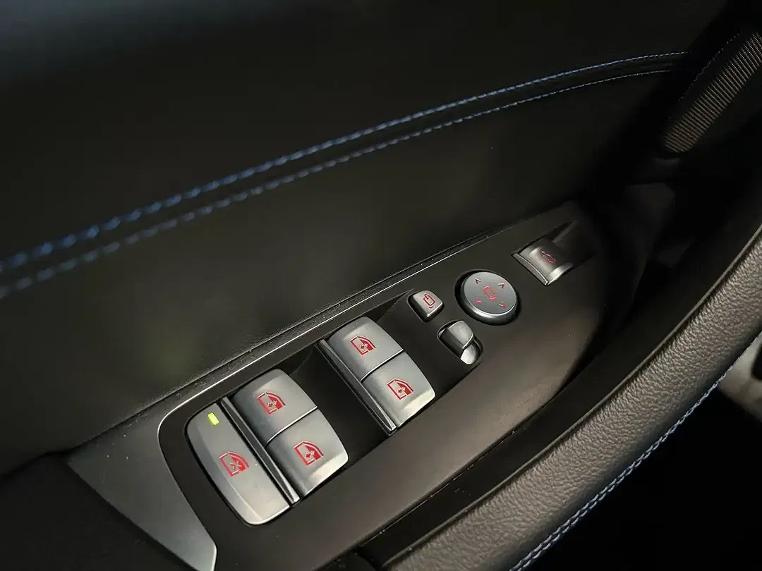 BMW iX3 M Sport - Thumbnail 19