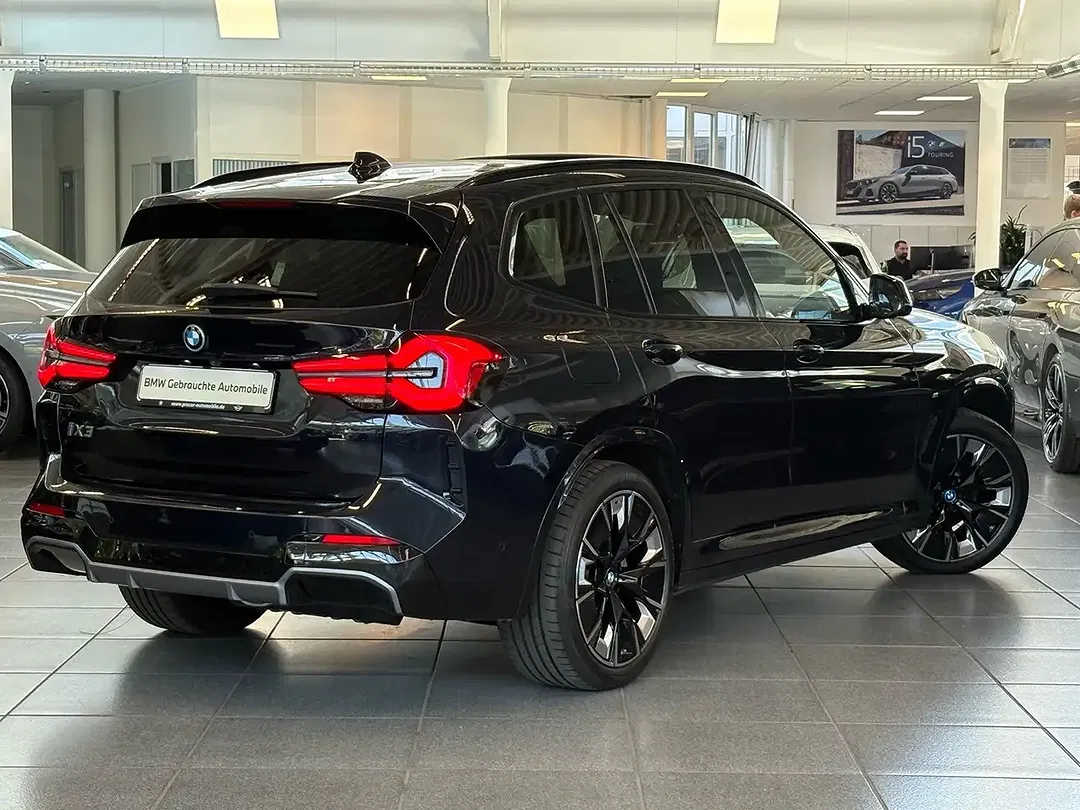 BMW iX3 M Sport - Thumbnail 2