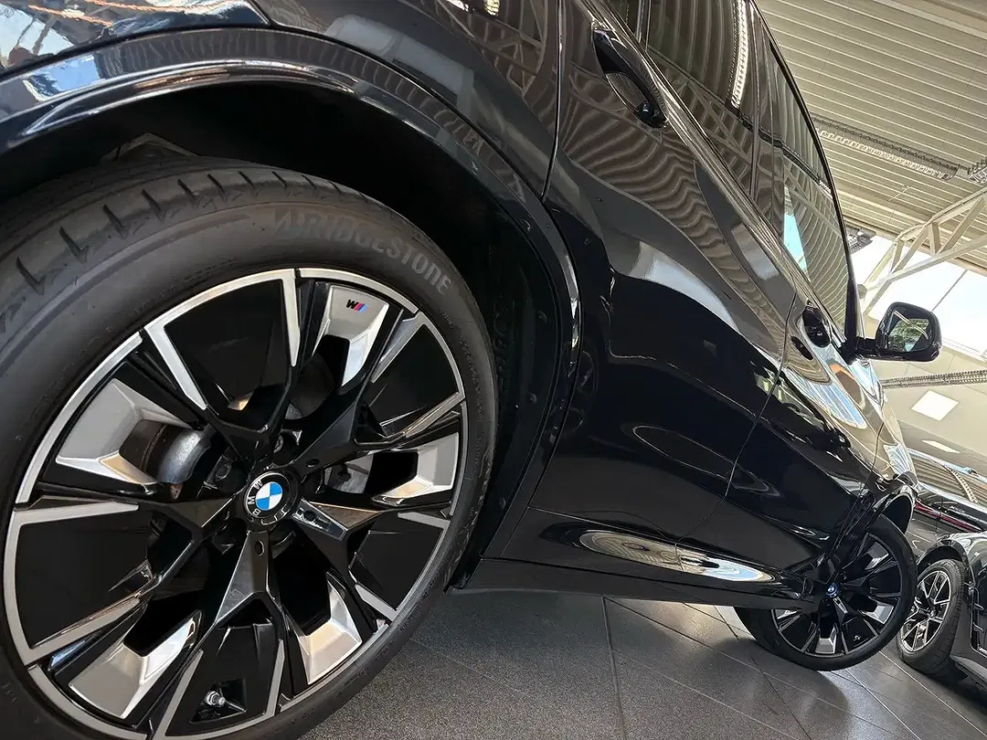 BMW iX3 M Sport - Thumbnail 3