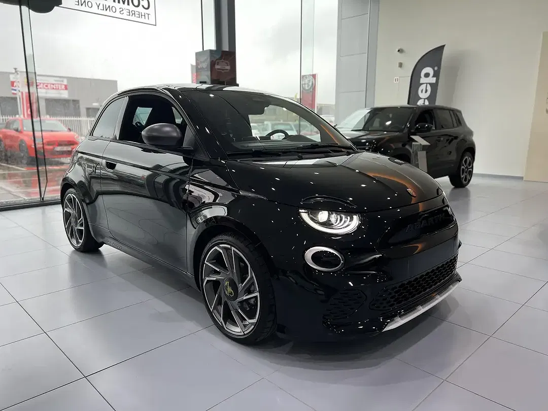 Abarth 500e Turismo - Thumbnail 3