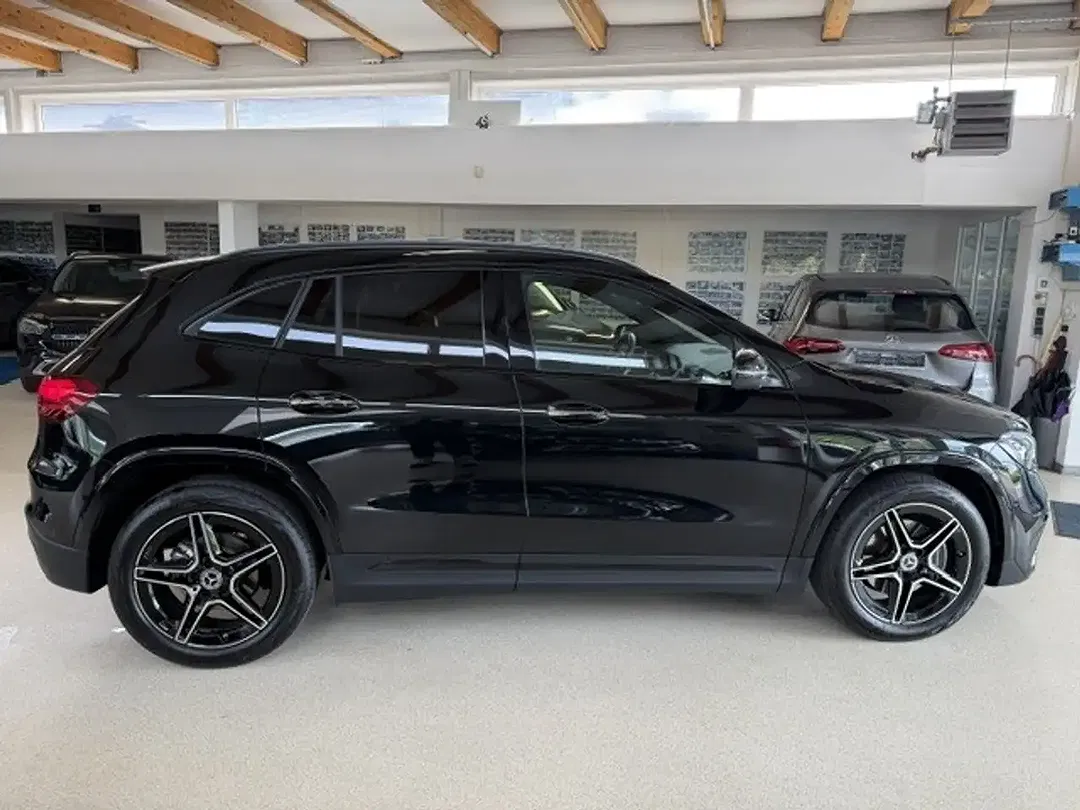 Mercedes-Benz GLA 200 AMG Night - Thumbnail 4