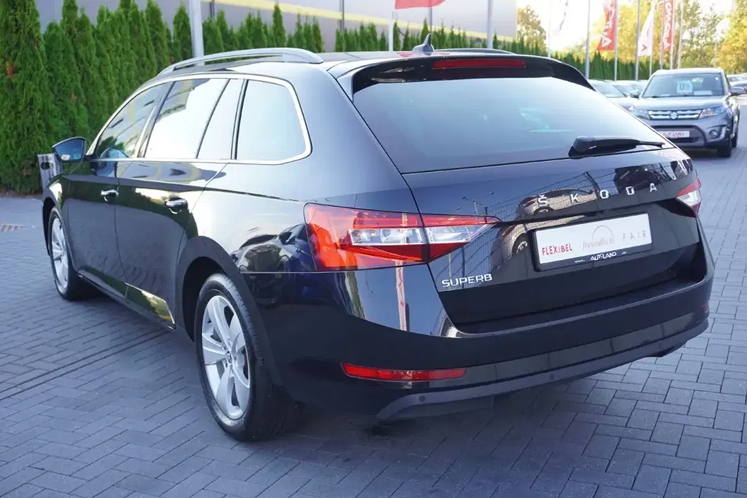 Skoda Superb 2.0 Combi - foto 2