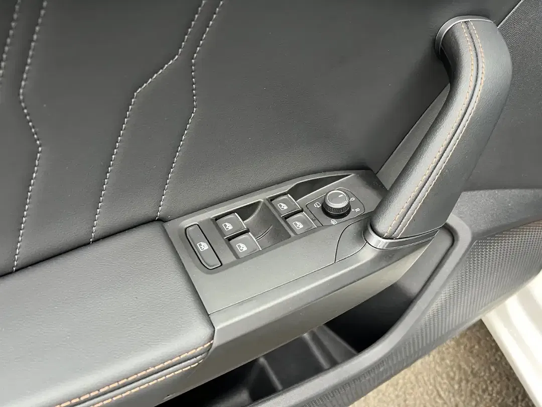 CUPRA Leon 1.5 eTSI Matrix LED - Thumbnail 13