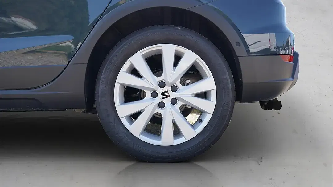 SEAT Arona 1.5 TSI DSG FR Premium - Thumbnail 5