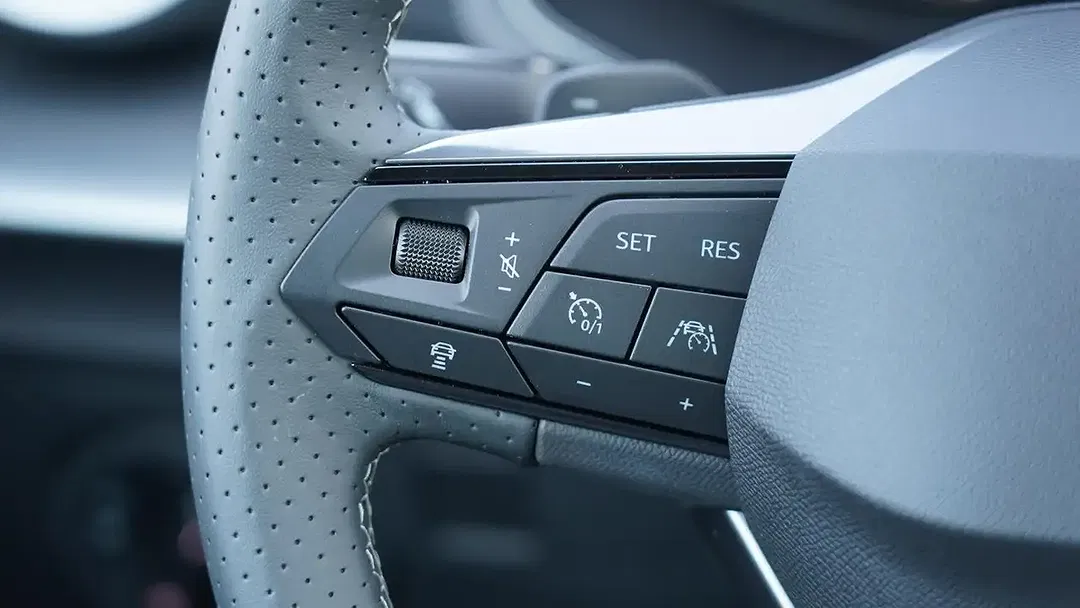 SEAT Arona 1.5 TSI DSG FR Premium - Thumbnail 8