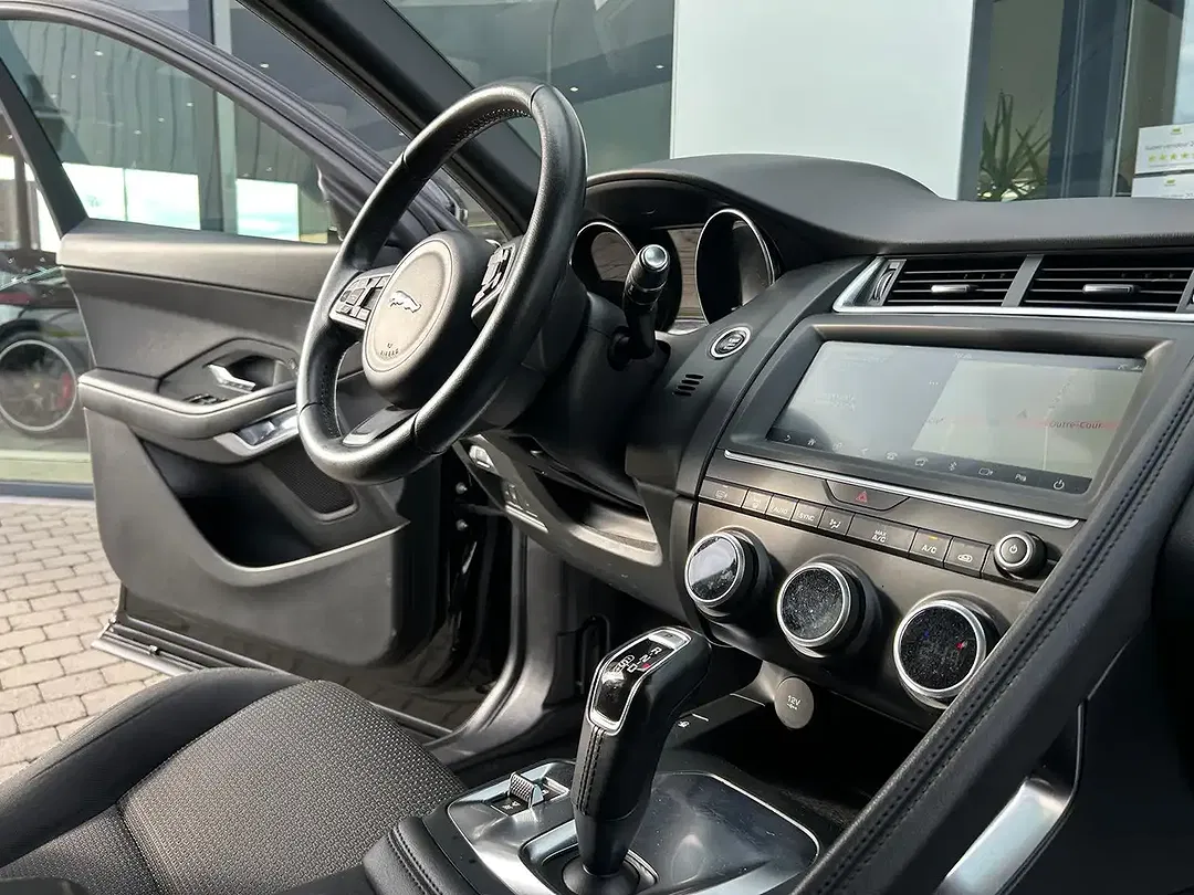 Jaguar E-Pace 2.0 4x4 Black - Thumbnail 9