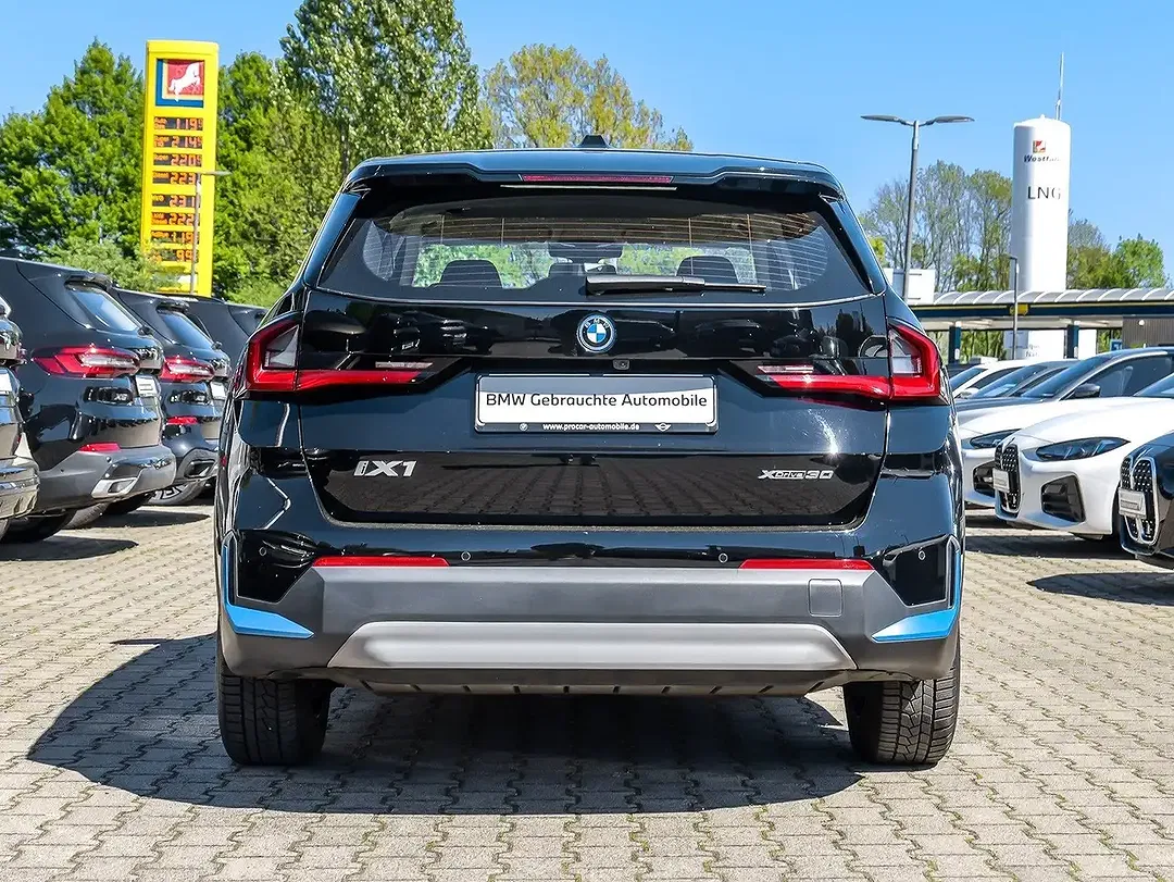 BMW iX1 xDrive - Thumbnail 6
