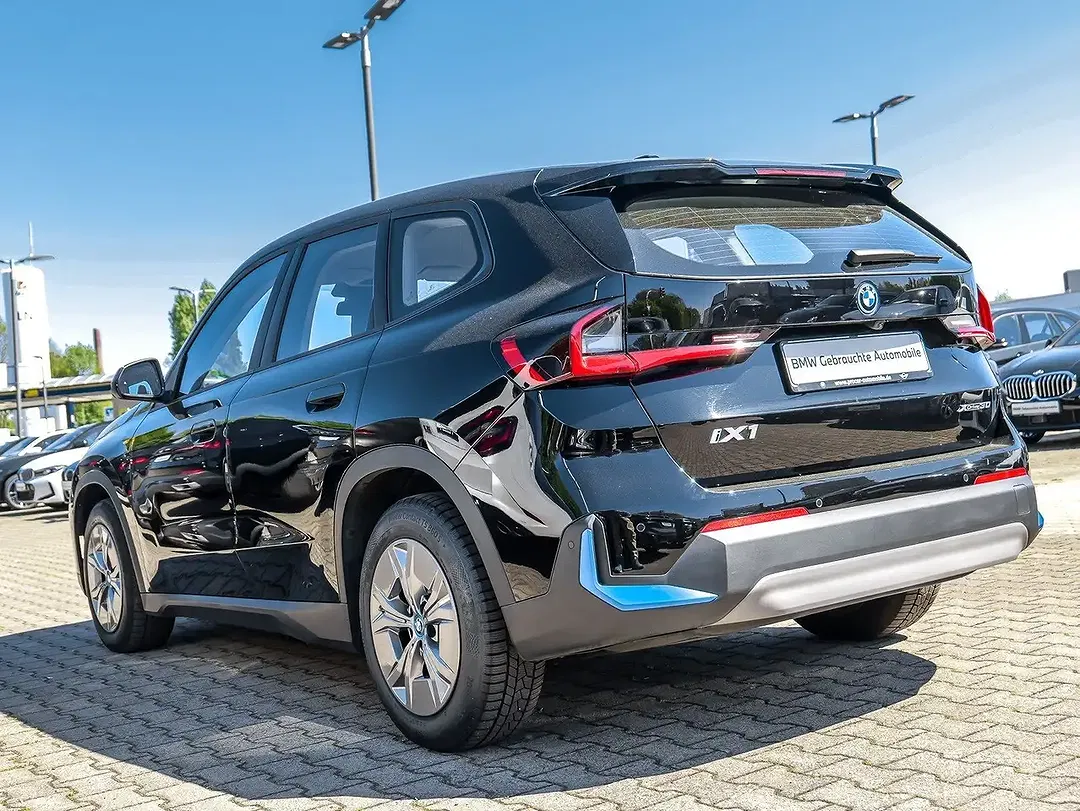 BMW iX1 xDrive - Thumbnail 4