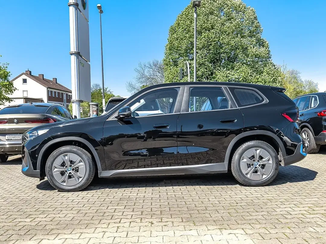 BMW iX1 xDrive - Thumbnail 5