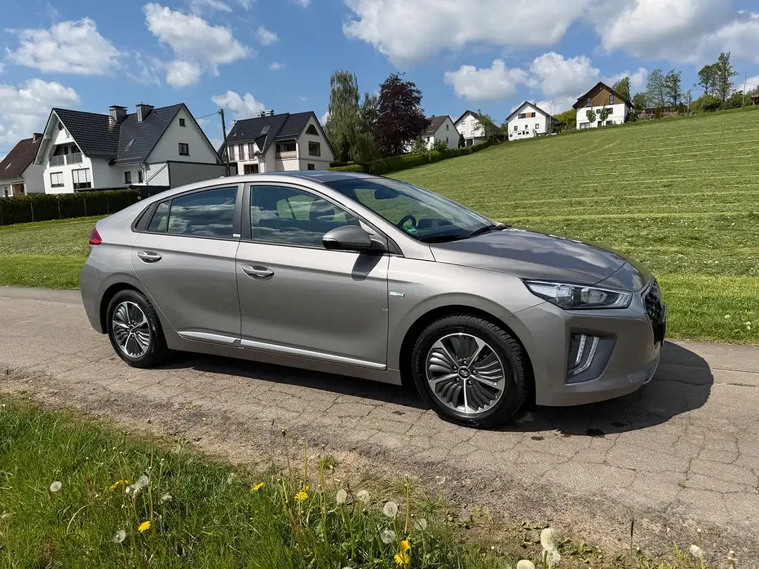 Hyundai IONIQ PHEV Hybrid Trend - Thumbnail 11
